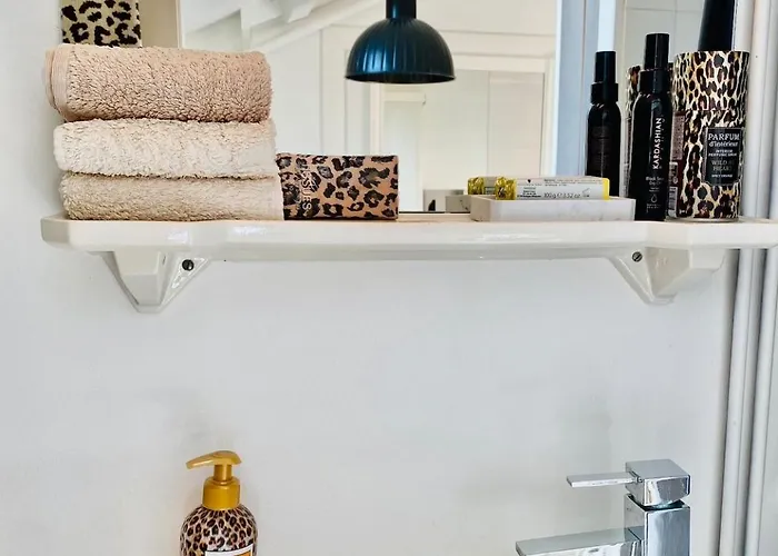- Little With Sunny Terrace Apartament